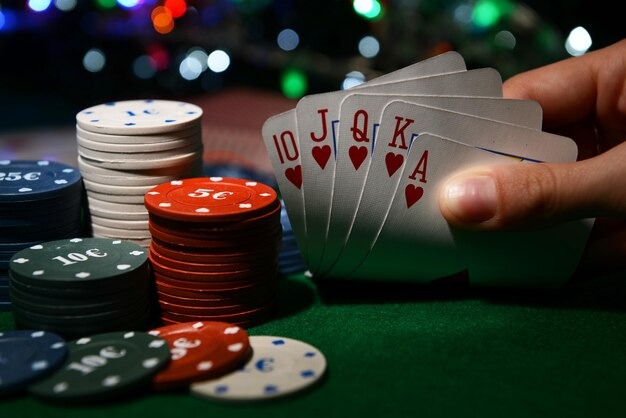 Tablet in landscape showing European roulette wheel and betting interface